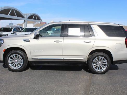 Used 2023 GMC Yukon SLT w/ SLT Luxury Package image 11