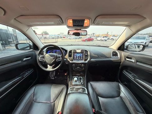 Used 2018 Chrysler 300 Limited AWD/4WD image 20