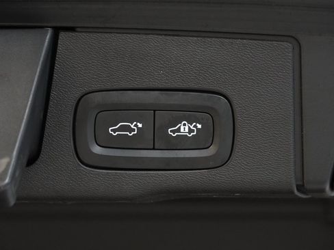 Used 2020 Volvo XC90 T6 Momentum image 11