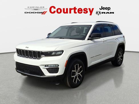 Certified 2023 Jeep Grand Cherokee Limited w/ Trailer Tow Prep Group (B) image 7