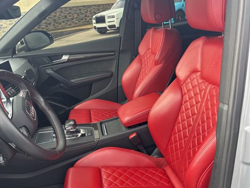 Used 2020 Audi SQ5 Prestige w/ Prestige Package image 4