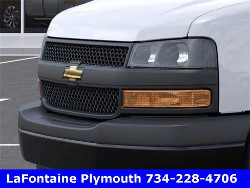 New 2025 Chevrolet Express 3500 w/ Driver Convenience Package image 13