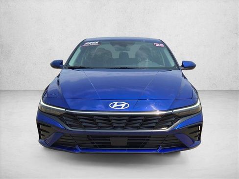 Used 2025 Hyundai Elantra SEL FWD image 2