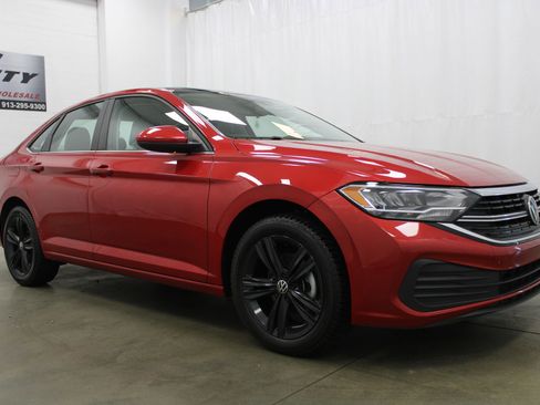 Used 2023 Volkswagen Jetta SE FWD image 4