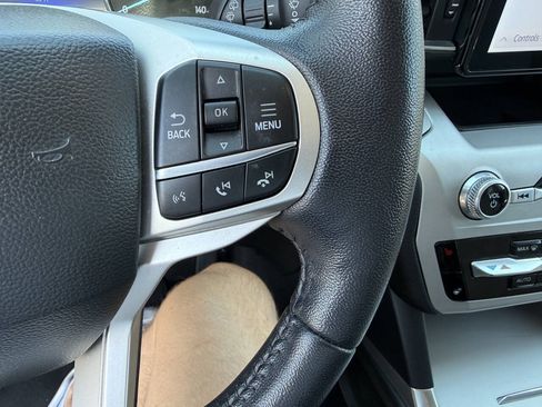 Used 2022 Ford Explorer XLT w/ Equipment Group 202A AWD/4WD image 18
