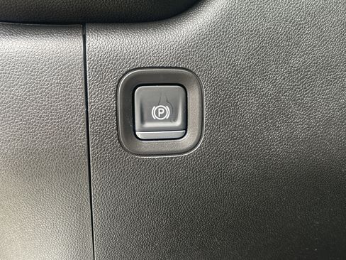 Used 2025 Chevrolet Silverado 2500 Custom w/ Custom Value Package image 11