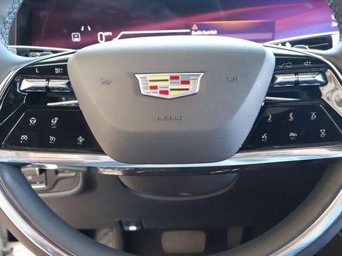 Used 2025 Cadillac Escalade Premium Luxury AWD/4WD image 22