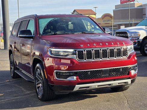 Used 2023 Jeep Wagoneer L Series II image 3