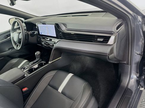 Used 2025 Toyota Camry SE image 30