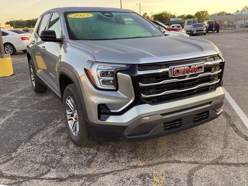 Used 2025 GMC Terrain Elevation FWD image 1