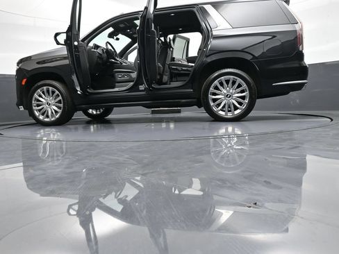 Used 2024 Cadillac Escalade Premium Luxury AWD/4WD image 55