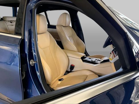 Used 2024 BMW 330i Sedan w/ Premium Package RWD image 8
