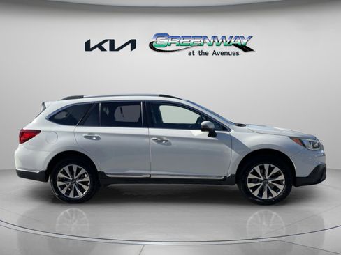 Used 2017 Subaru Outback 3.6R Touring image 5