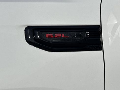 New 2026 GMC Sierra 1500 AT4X w/ LPO, Black Badging Package AWD/4WD image 17