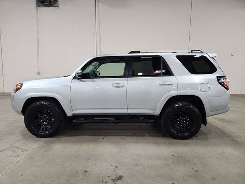 Used 2022 Toyota 4Runner SR5 Premium image 7