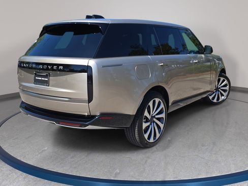 New 2026 Land Rover Range Rover Long Wheelbase SE AWD/4WD image 5