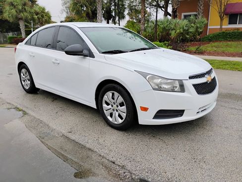 Used 2014 Chevrolet Cruze LS FWD image 1