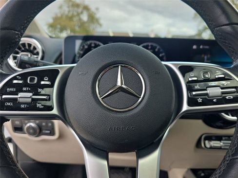 Used 2022 Mercedes-Benz GLB 250 image 18