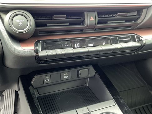 New 2026 Toyota Prius SE image 8