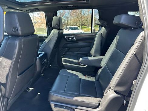 Used 2022 Chevrolet Suburban LT w/ LT Signature Plus Package AWD/4WD image 19