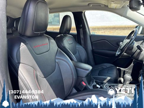 Used 2021 Jeep Cherokee Trailhawk w/ Premium Leather Package AWD/4WD image 15