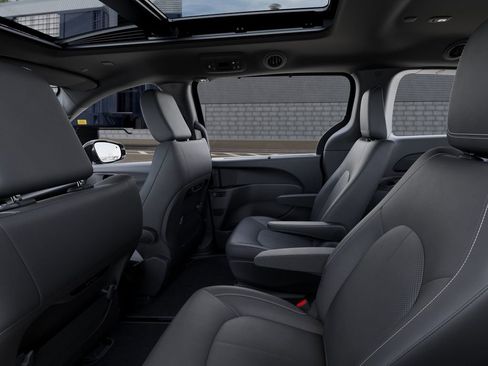 New 2026 Chrysler Pacifica Select FWD image 24