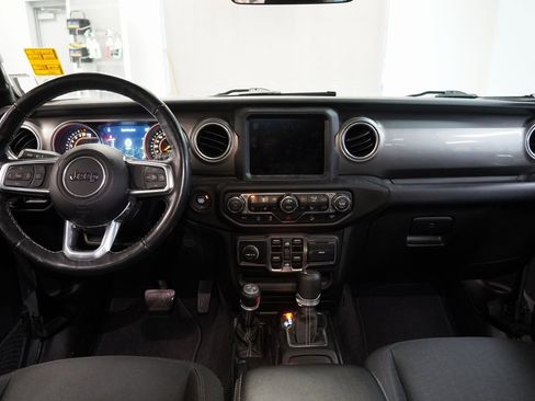 Used 2020 Jeep Wrangler Unlimited Sahara image 9