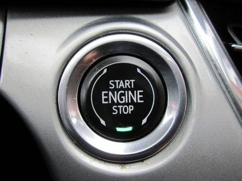 Used 2025 Chevrolet Trax LT w/ Sunroof Package FWD image 18