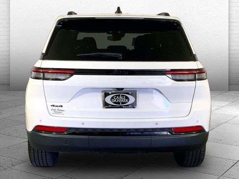 Used 2023 Jeep Grand Cherokee Altitude AWD/4WD image 3