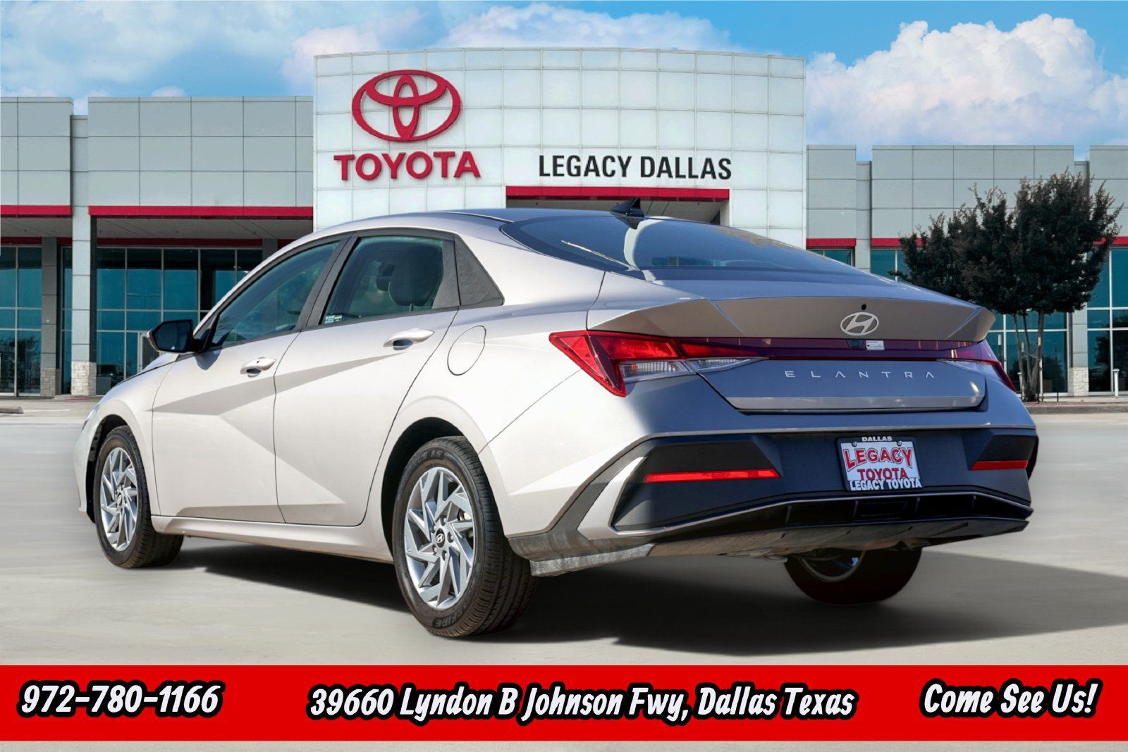 Used 2024 Hyundai Elantra SEL FWD image 7