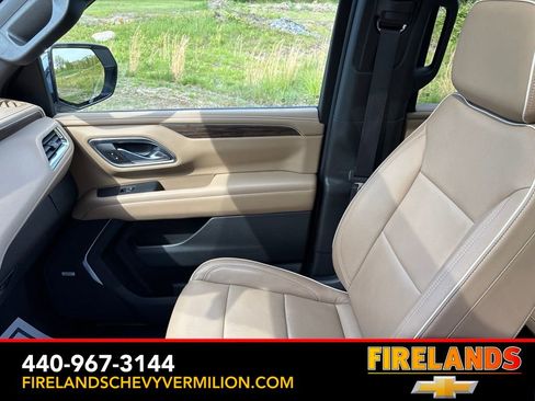 Used 2021 Chevrolet Tahoe Premier w/ Premium Package AWD/4WD image 16