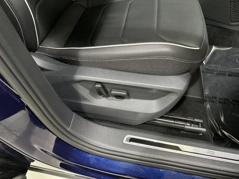 Certified 2023 Volkswagen Tiguan SEL R-Line image 37