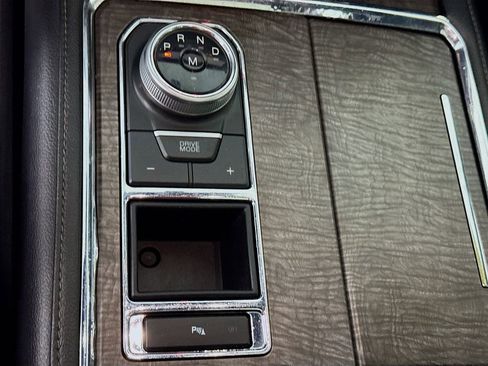 Used 2020 Ford Expedition Max Limited image 19