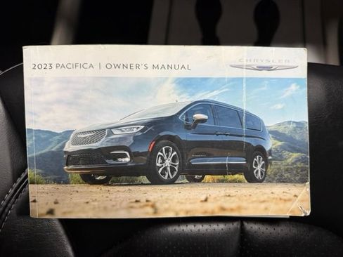 Used 2023 Chrysler Pacifica Touring-L FWD image 52
