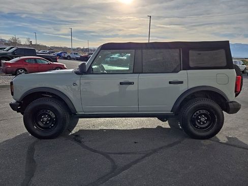 Used 2021 Ford Bronco Black Diamond image 8