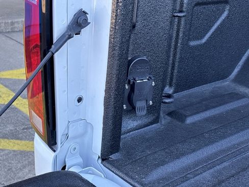 Used 2024 Chevrolet Silverado 2500 LTZ w/ LTZ Convenience Package image 9