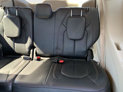 Used 2020 Chrysler Pacifica Touring-L image 21