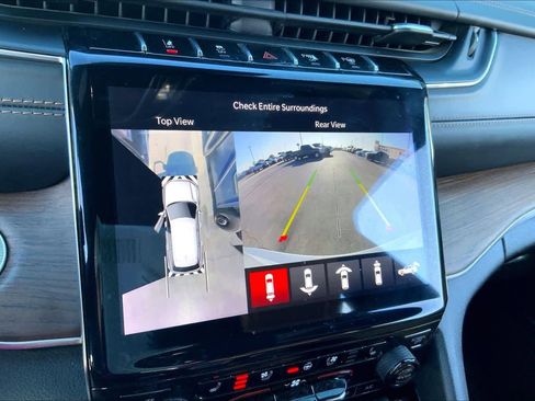 Used 2022 Jeep Grand Cherokee Summit w/ Luxury Tech Group V image 23