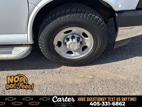 Used 2018 Chevrolet Express 2500 w/ Driver Convenience Package RWD image 11