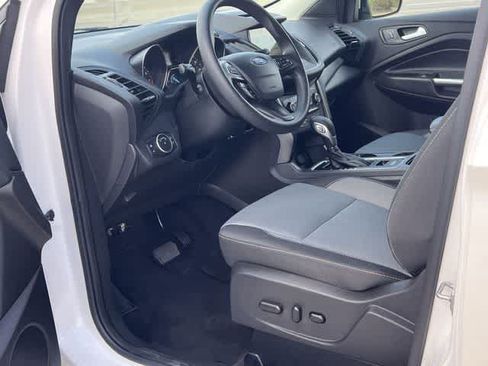 Used 2018 Ford Escape SE w/ SE Sync 3 Package FWD image 3