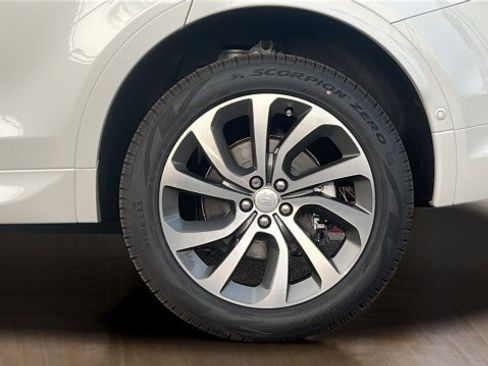 New 2025 Land Rover Discovery Sport S image 5