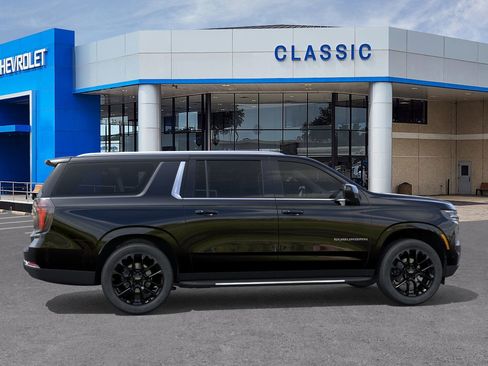 New 2026 Chevrolet Suburban LS image 5