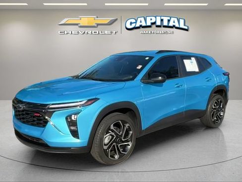 Used 2025 Chevrolet Trax RS w/ Driver Confidence Package FWD image 1