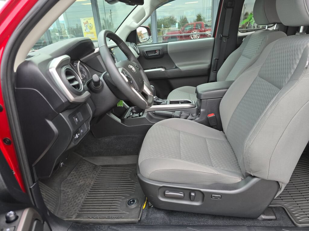 Used 2021 Toyota Tacoma SR5 AWD/4WD image 16