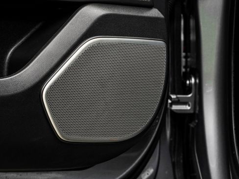 Used 2021 Land Rover Range Rover Velar R-Dynamic S image 35