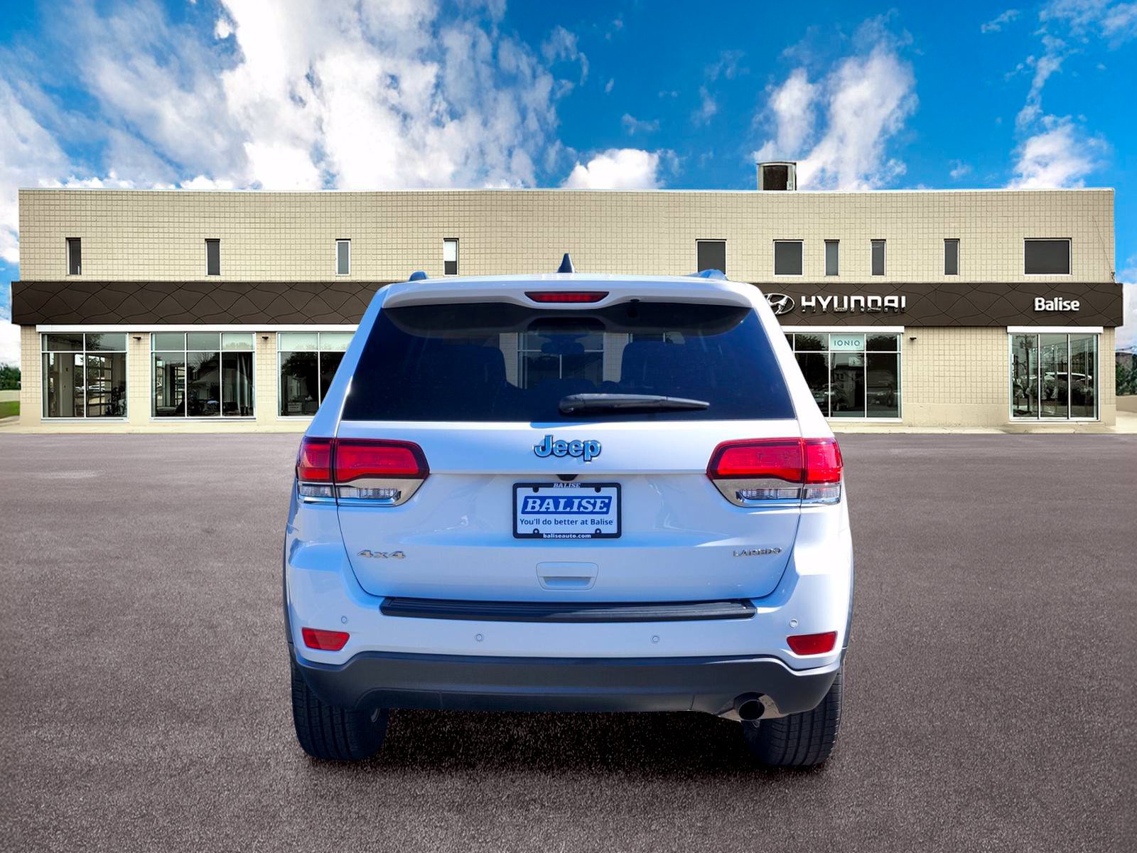 Used 2021 Jeep Grand Cherokee Laredo X AWD/4WD image 4
