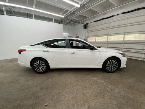 Used 2025 Nissan Altima 2.5 SV image 7