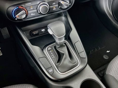 Used 2025 Kia Soul LX w/ LX Technology Package FWD image 20