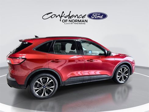 Used 2021 Ford Escape SE w/ SE Sport Appearance Package image 9