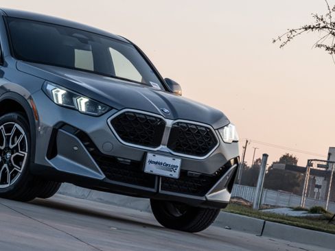 Certified 2025 BMW X2 xDrive28i w/ Premium Package image 5